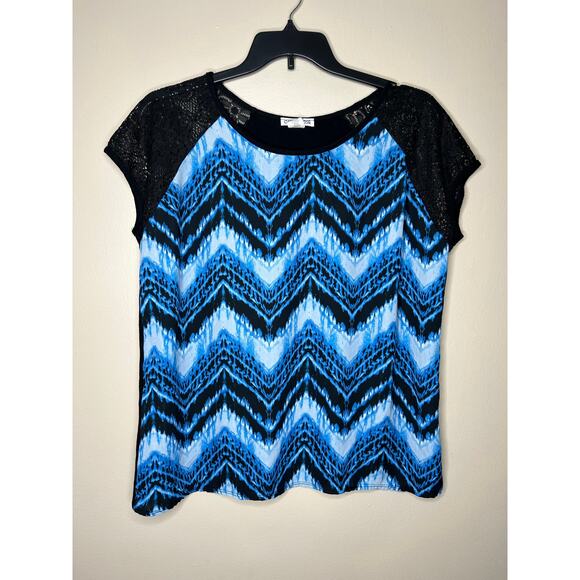 Women’s size 1X Carol Rose Blue Black White Chevron Lace Detail Blouse Dressy - Picture 1 of 3
